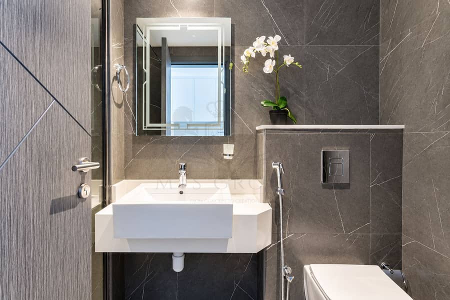 15 Sleek Marble Bathroom Vanity. png