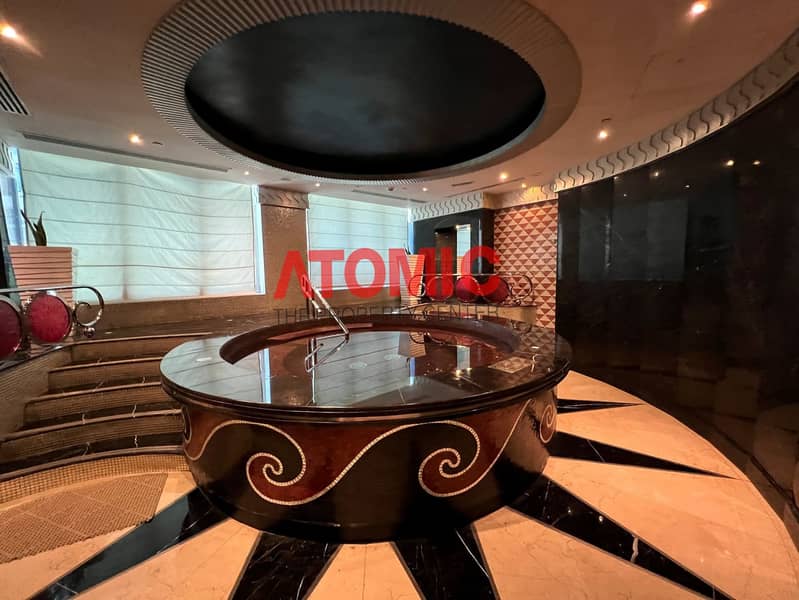 22 23-jacuzzi. jpg