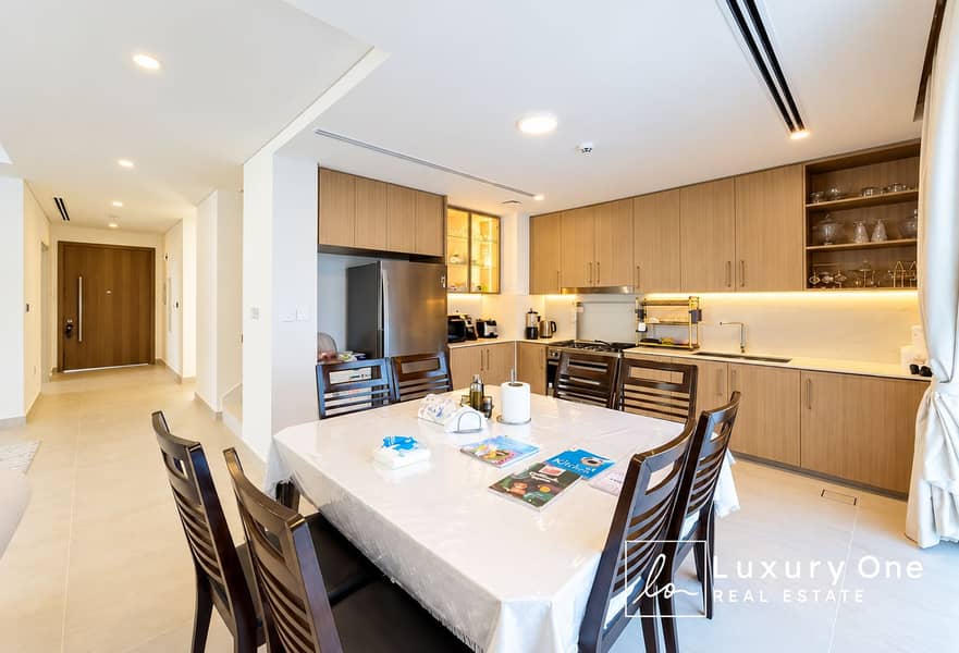 8 Modern Kitchen Dining Interior. png
