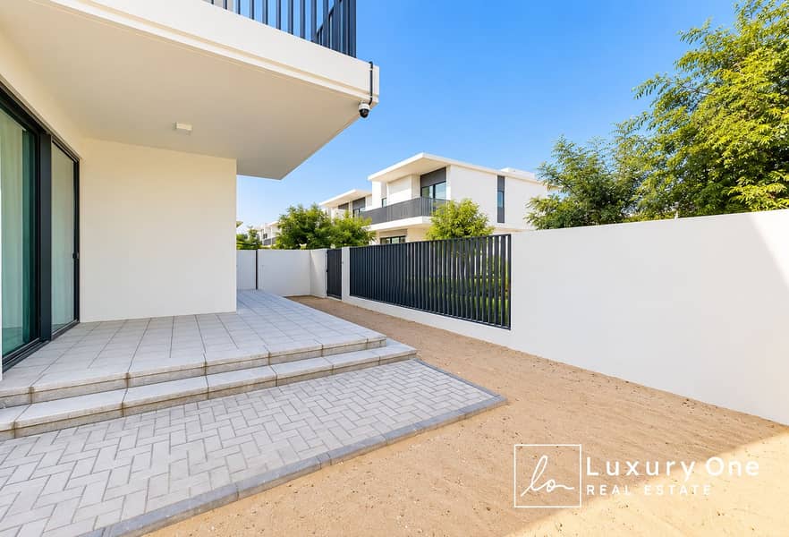 10 Modern Villa Patio and Sandy Yard. png