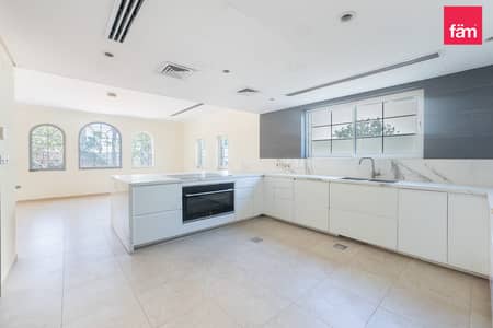 3 Bedroom Villa for Rent in Jumeirah Park, Dubai - Garden Grass Will Be Done | Vacant | Community