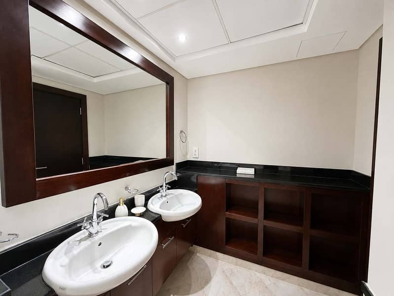 22 Luxury one bedroom apartment in Golf Towers Dubai featuring