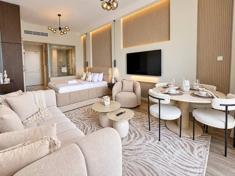 5 Stunning Sea View Apartment with Pool and Gym in Dubai