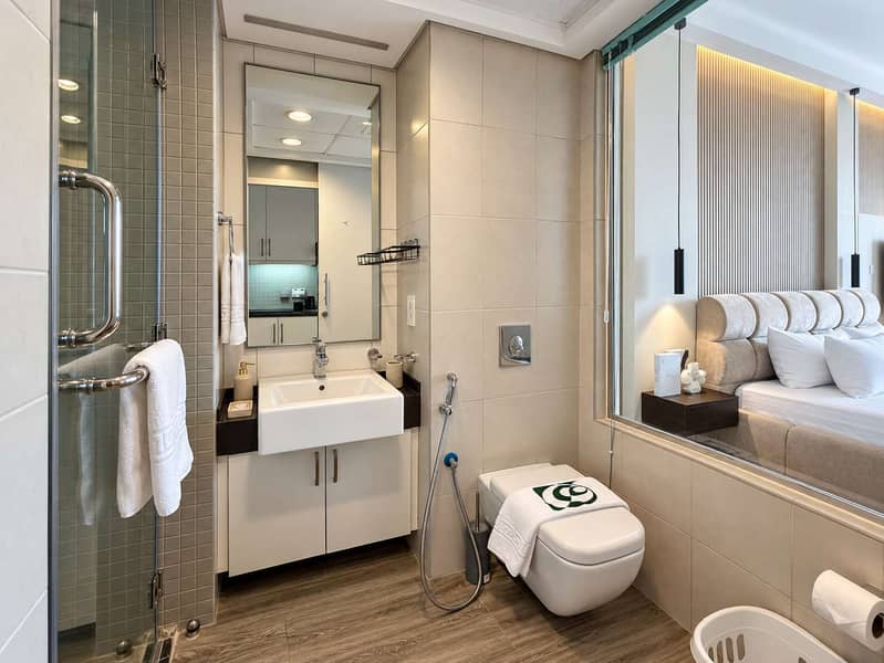 12 Stunning Sea View Apartment with Pool and Gym in Dubai