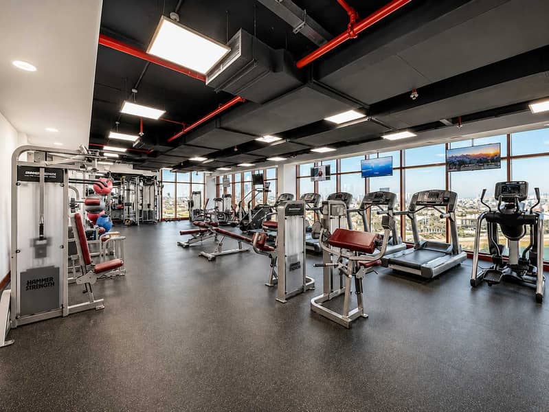 19 Stunning Sea View Apartment with Pool and Gym in Dubai