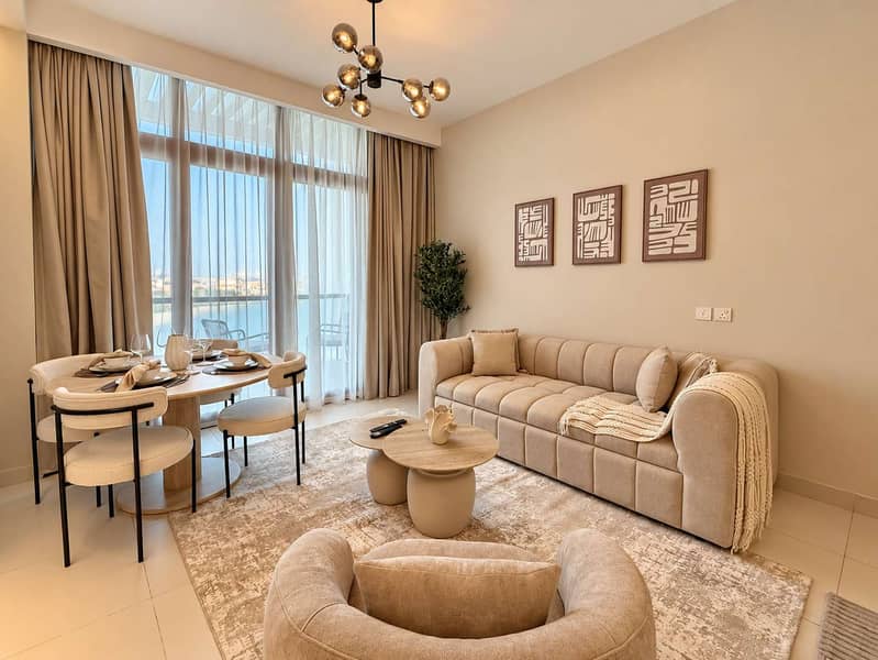 5 Luxury Palm Views East Apartment with Pool and Gym Access