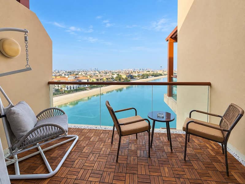 18 Luxury Palm Views East Apartment with Pool and Gym Access