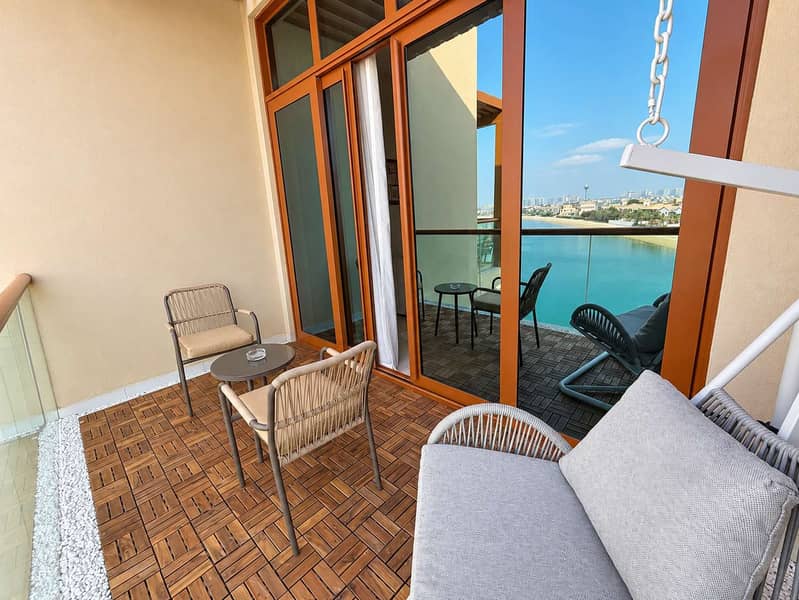 19 Luxury Palm Views East Apartment with Pool and Gym Access