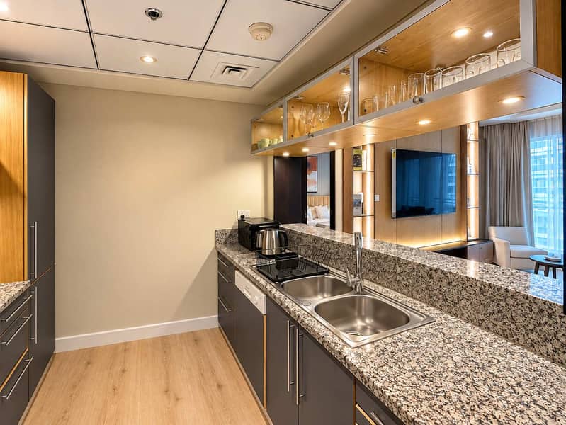10 Luxury 1 Bedroom Apartment with Pool and Gym in Dubai Marina