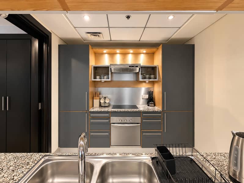 11 Luxury 1 Bedroom Apartment with Pool and Gym in Dubai Marina