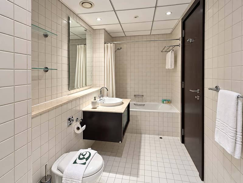 24 Luxury 1 Bedroom Apartment with Pool and Gym in Dubai Marina