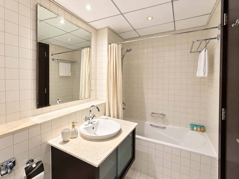 26 Luxury 1 Bedroom Apartment with Pool and Gym in Dubai Marina
