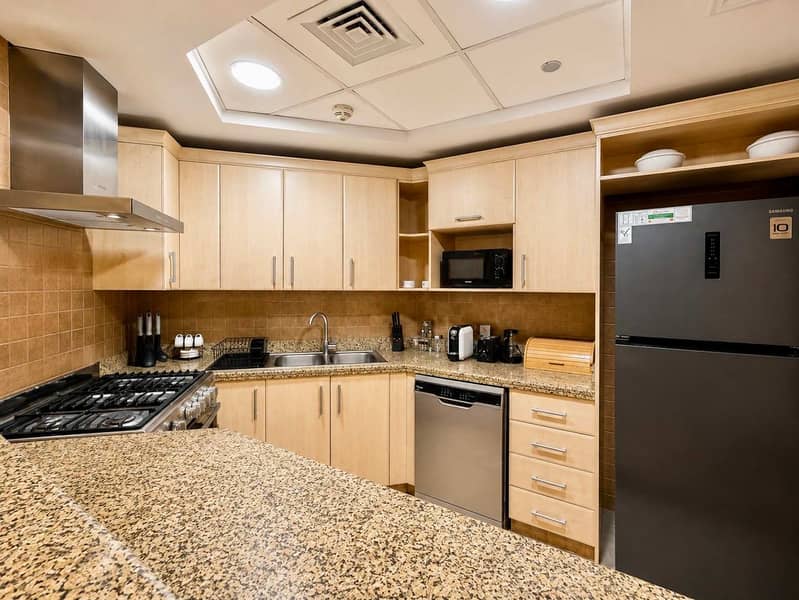 14 Refurbished 1 Bed with Sea view and RIVA Access