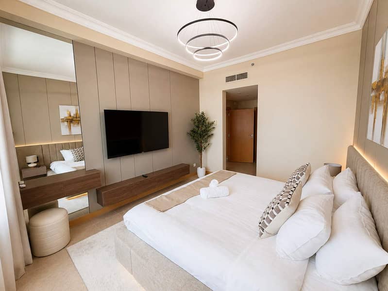18 Refurbished 1 Bed with Sea view and RIVA Access