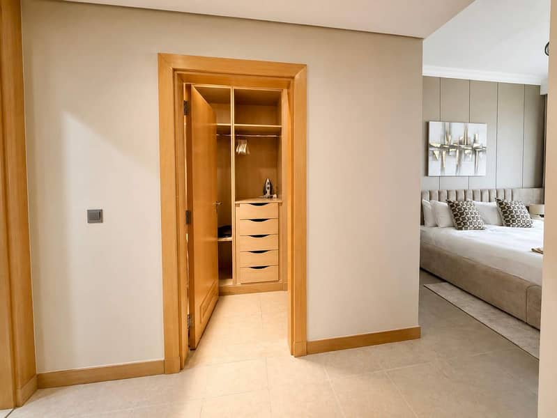 21 Refurbished 1 Bed with Sea view and RIVA Access