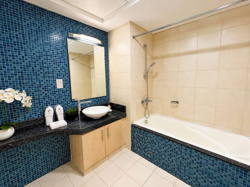 25 Refurbished 1 Bed with Sea view and RIVA Access