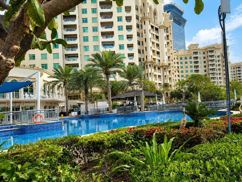 30 Refurbished 1 Bed with Sea view and RIVA Access
