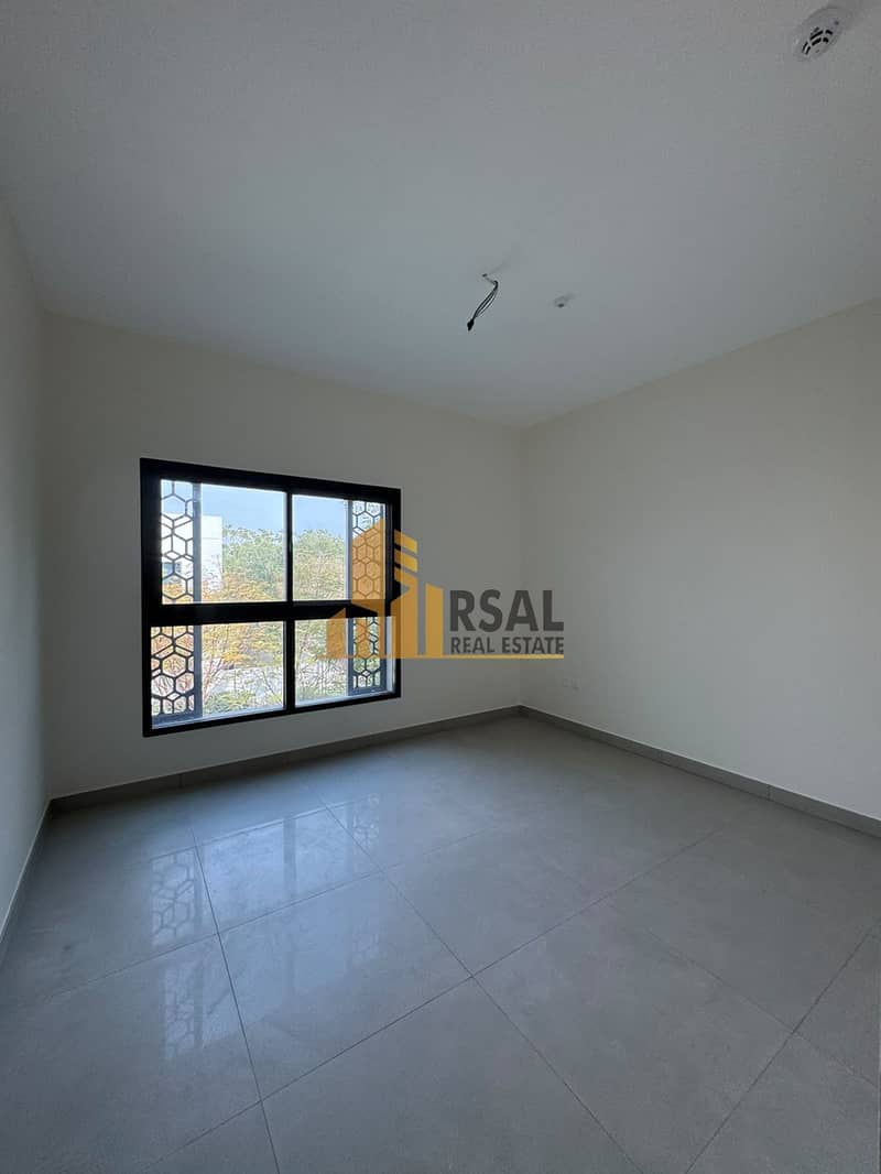 10 b39dfb95-0d0a-42b2-bed3-8cc53d9ea883. jpg