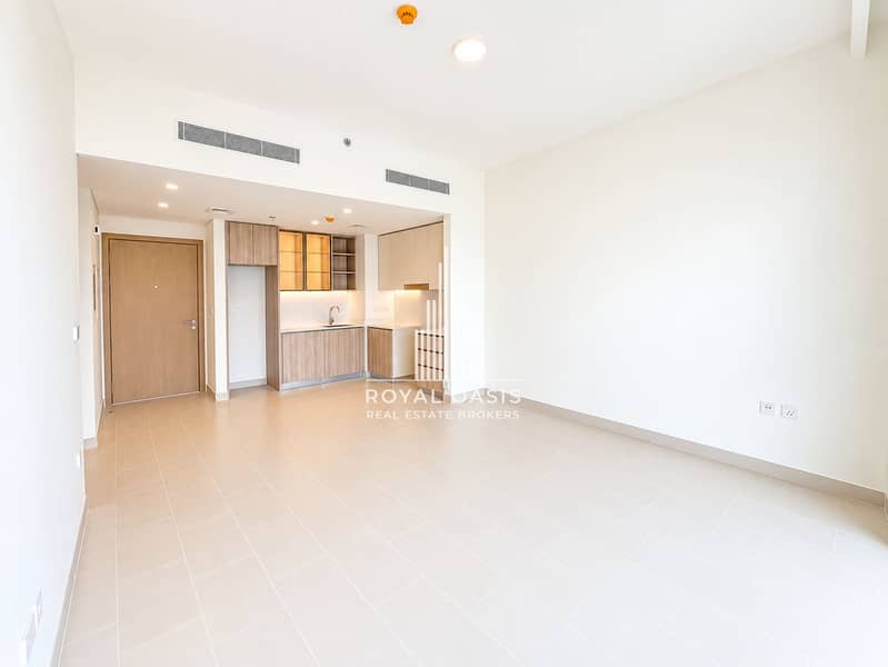 4 Bright Modern Apartment with Warm Kitchenette. png
