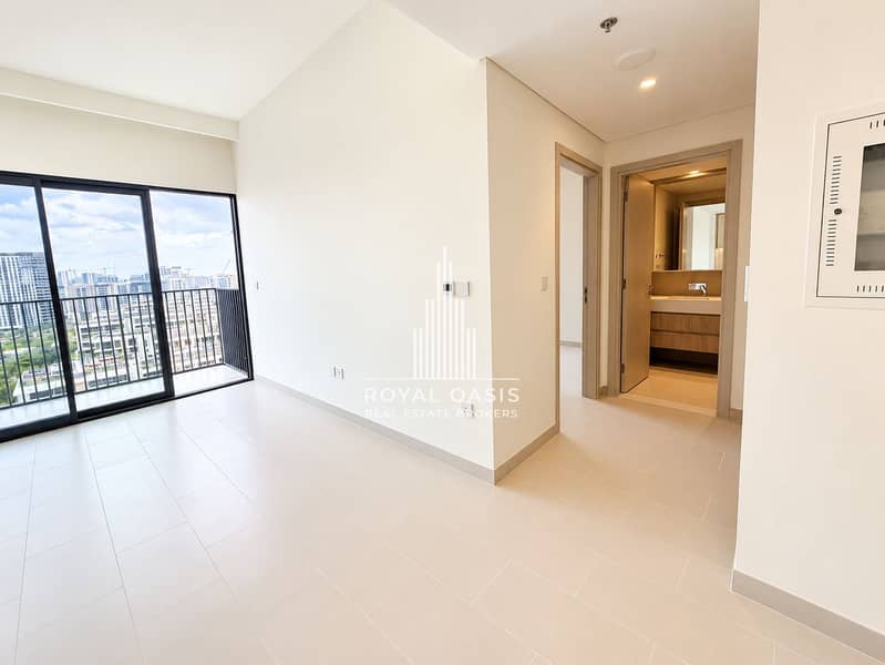 5 Bright Minimalist Apartment with City View-2. png