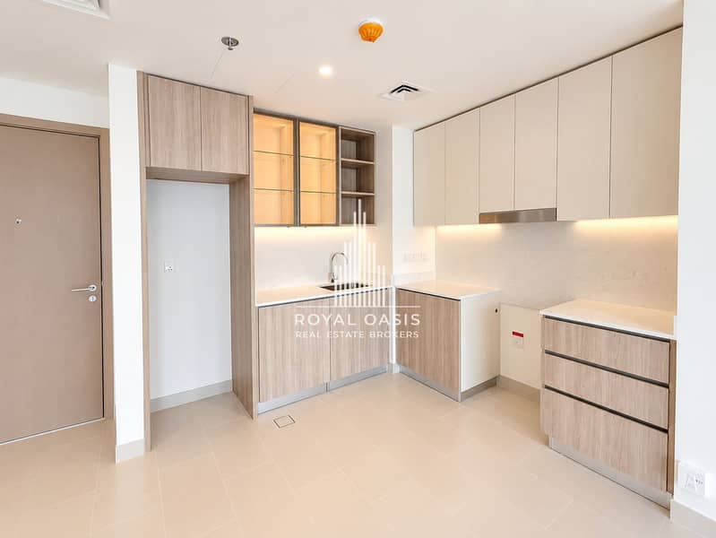 8 Bright Modern Minimalist Kitchen. png