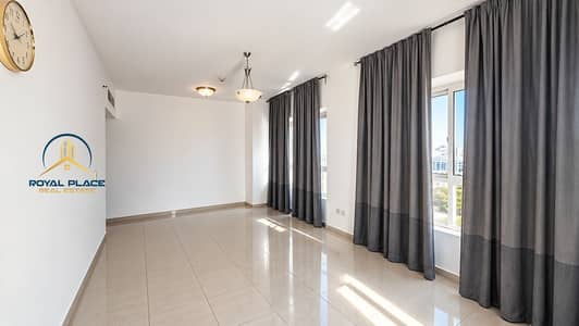 Appartement de 1 chambre à à louer à Jumeirah Lake Towers (JLT), Dubai - Bright Minimalist Living Room with Gray Curtains. png