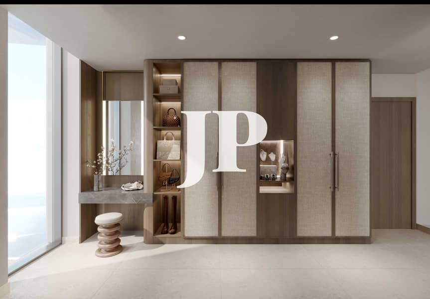 5 Portside Square - Wardrobe. jpg