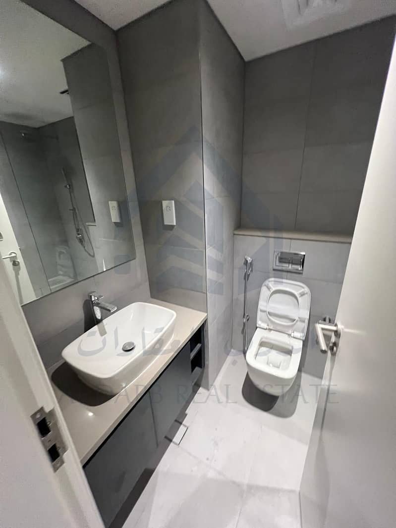 3 d232f019-8528-447d-843e-2edbc9d326ac. jpg
