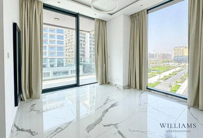 POOL VIEW | VACANT | CORNER UNIT POOL VIEW | VACANT | CORNER UNIT