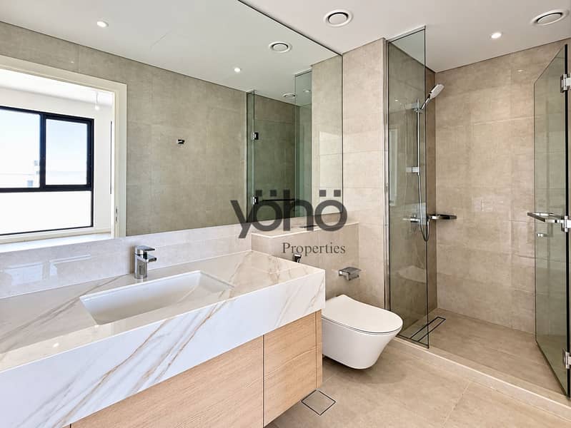 10 Modern Minimalist Marble Bathroom. png