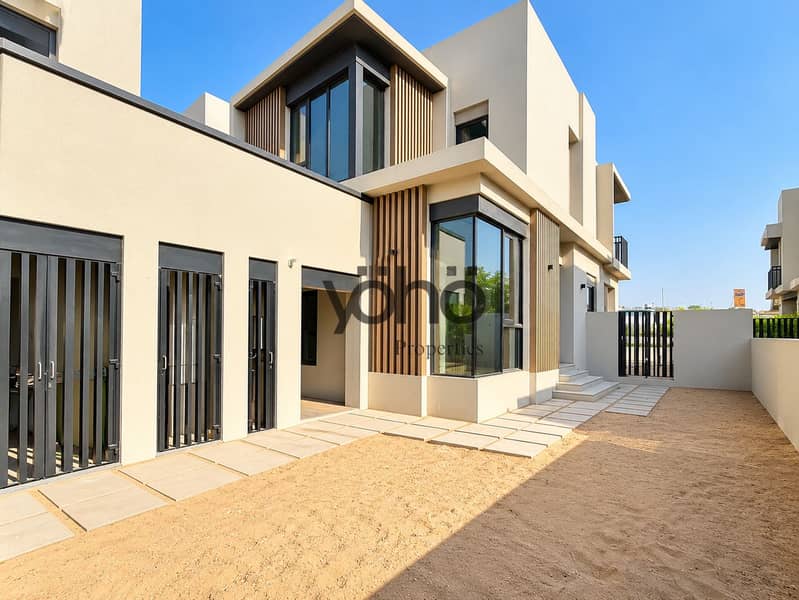 14 Modern Villa Courtyard with Slatted Gates. png