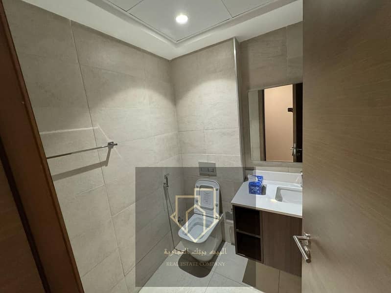 8 8b1286fb-2310-497b-873b-444f7a3cc52b. jpg