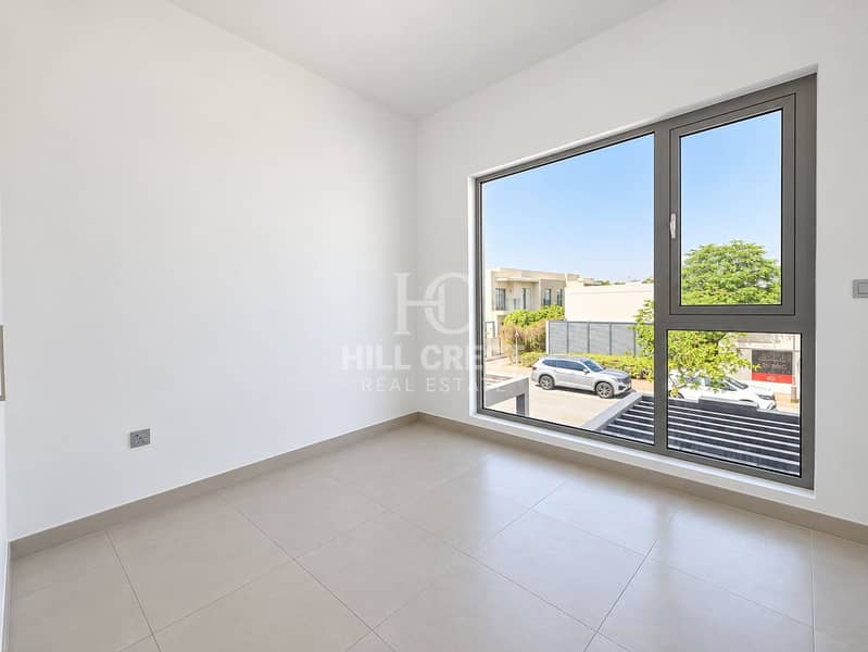 10 Bright Minimalist Room with City View. png