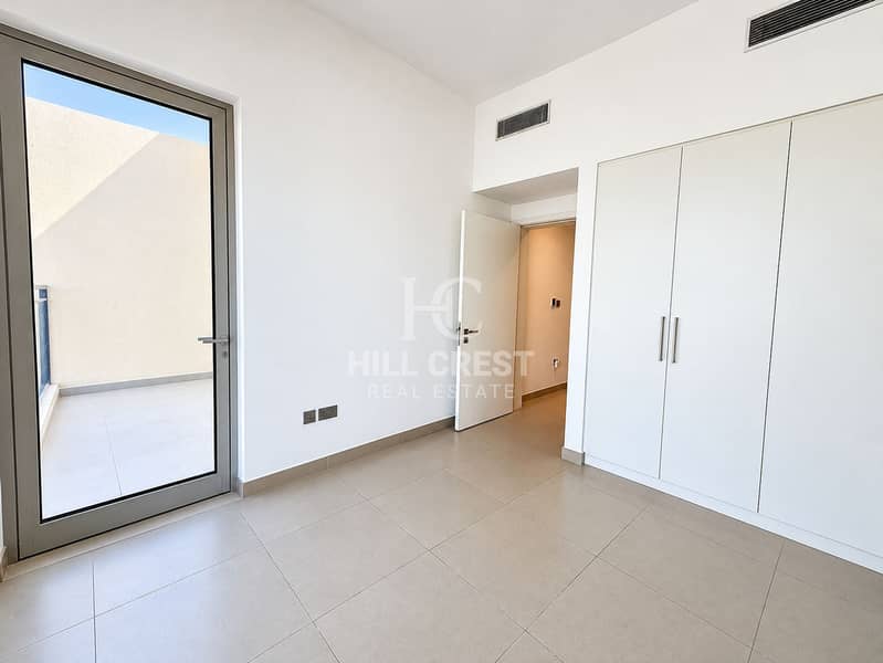 14 Bright Minimalist Room Interior. png