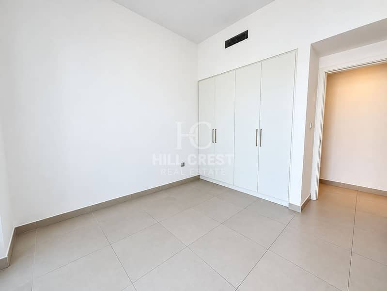 15 Minimal Modern Room with Built-In Wardrobe. png
