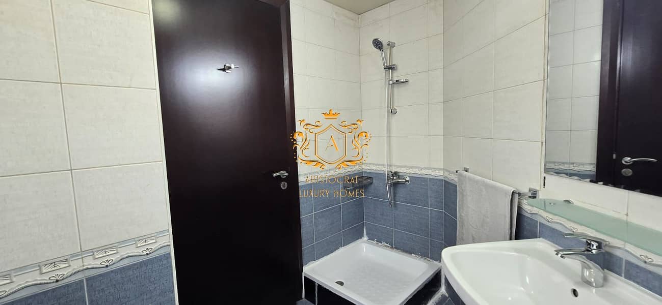 37 MB Bathroom 01. jpeg