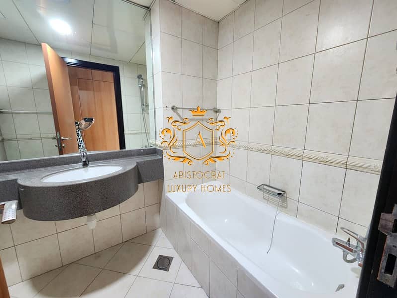 10 Bathroom 01. jpeg