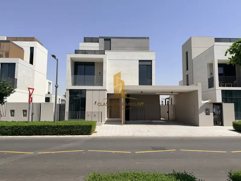 5 Rooms | CORNER | ON PARK | NEAR POOL | No Agents