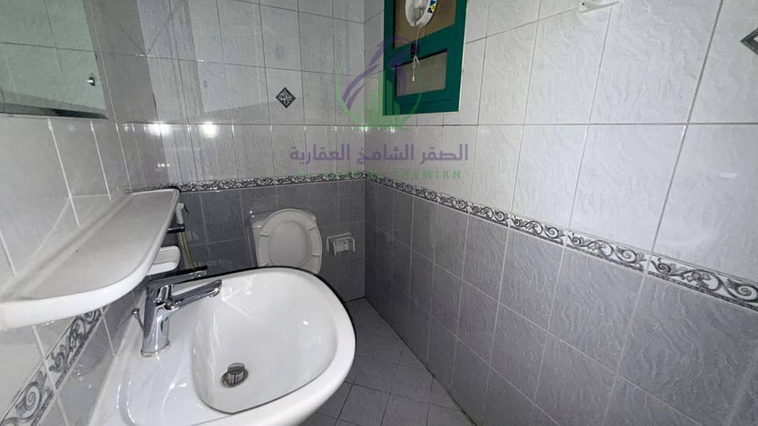 18 apartment-for-rent-2-bedroom-altaawn-alsharqh-bathroom-09. jpg