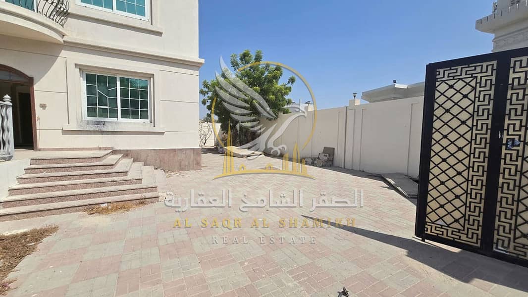 2 fyla-for-rent-5-bedroom-shrqan-alsharqa-property-02. jpg