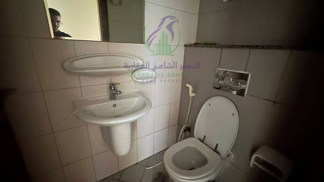 10 apartment-for-rent-3-bedroom-almmzr-alsharqh-bathroom-11. jpg
