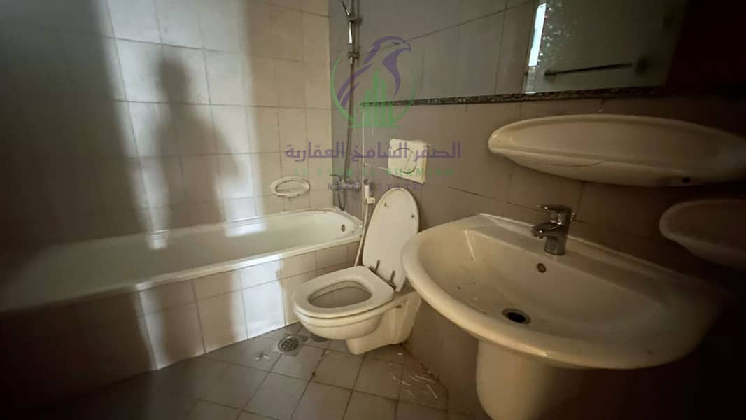 13 apartment-for-rent-3-bedroom-almmzr-alsharqh-bathroom-09. jpg
