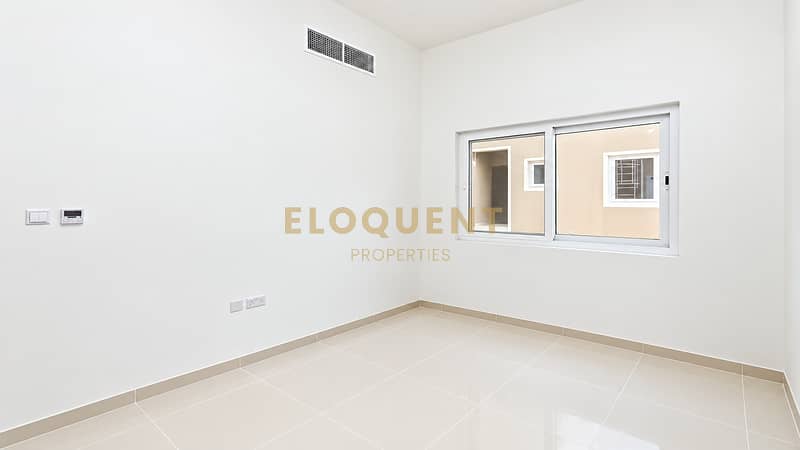 7 Minimal Empty Room with Sliding Window. png