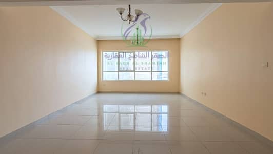 2 habitaciones Apartamento para en Alquiler en Al Mamzar, Sharjah - apartment-for-rent-2-bedroom-almmzr-alsharqh-living-room-02. jpg
