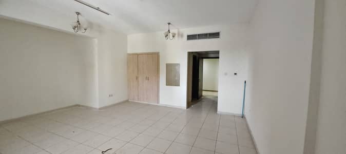Estudio para en Alquiler en International City, Dubai - Apartamento en International City，Emirates Cluster，EMR-16, 32000 AED - 16820198