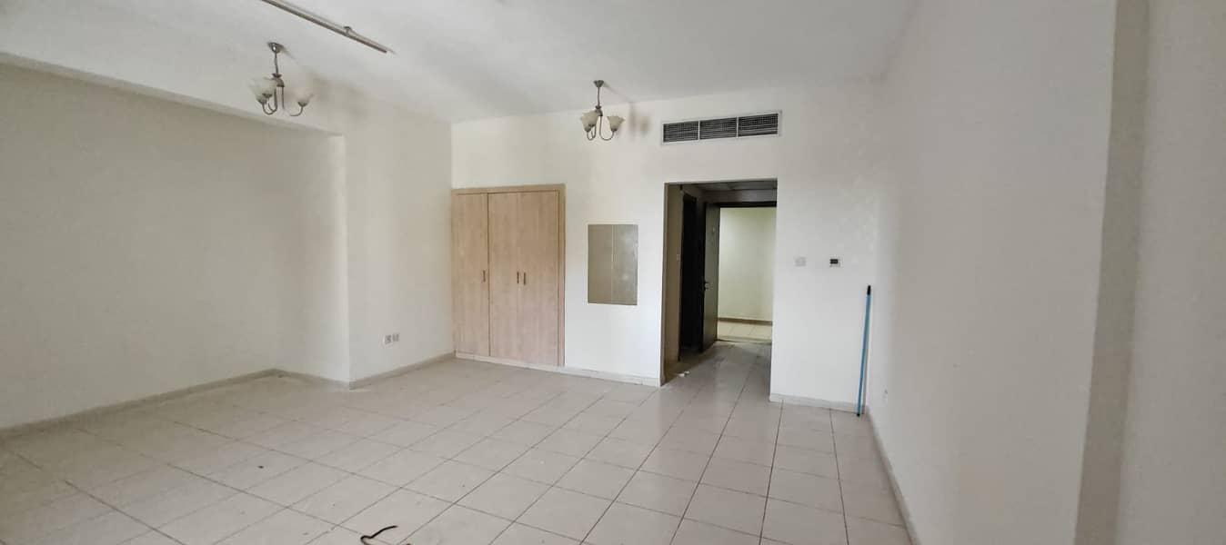 Apartamento en International City,Emirates Cluster,EMR-16, 32000 AED - 16820198 Apartamento en International City,Emirates Cluster,EMR-16, 32000 AED - 16820198