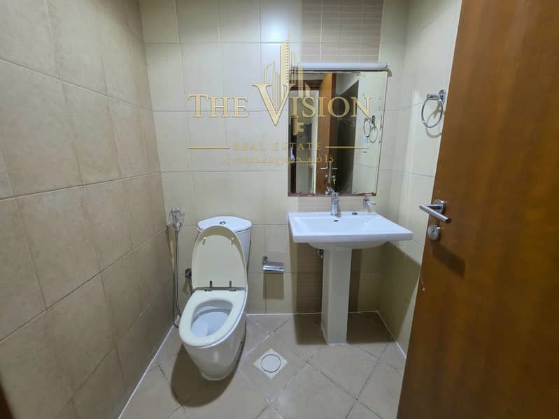 16 576f1ec7-2cd0-4ebd-a5ee-6bea122a3a25. jpg