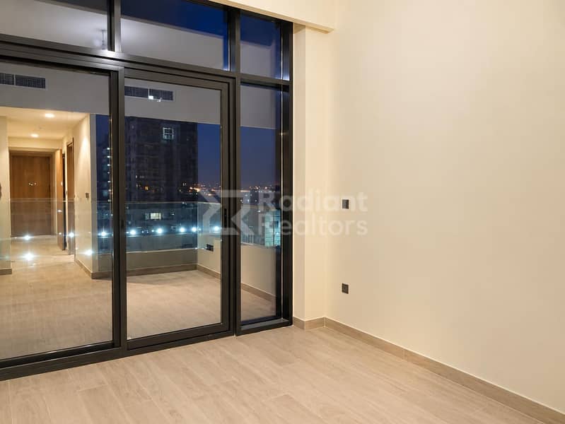 Empty Modern Apartment at Night. jpg Empty Modern Apartment at Night. jpg