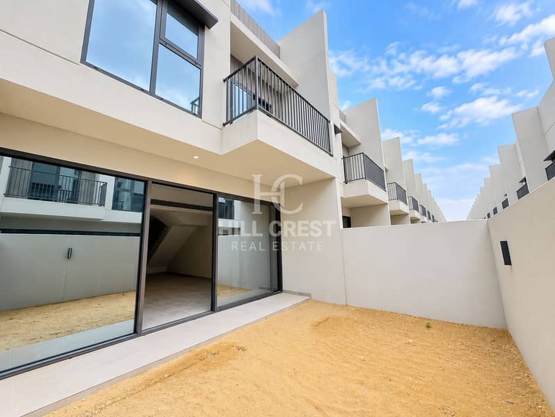 10 Modern Townhouse Courtyard Row. png