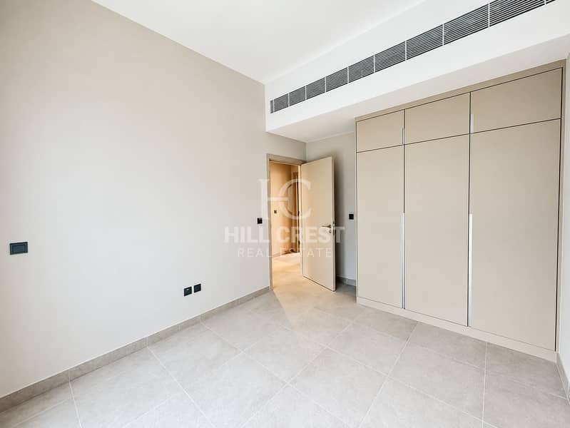 35 Minimalist Beige Bedroom Interior (1). png